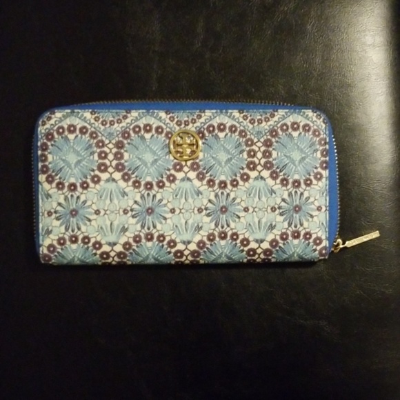 Tory Burch Handbags - Tory Burch Robinson  wallet(Firm)